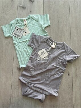 kate Quinn SS Lap Neck Bodysuit (set 2) Grey & Ice Cap 6-12 mo. NWT IN PKG
